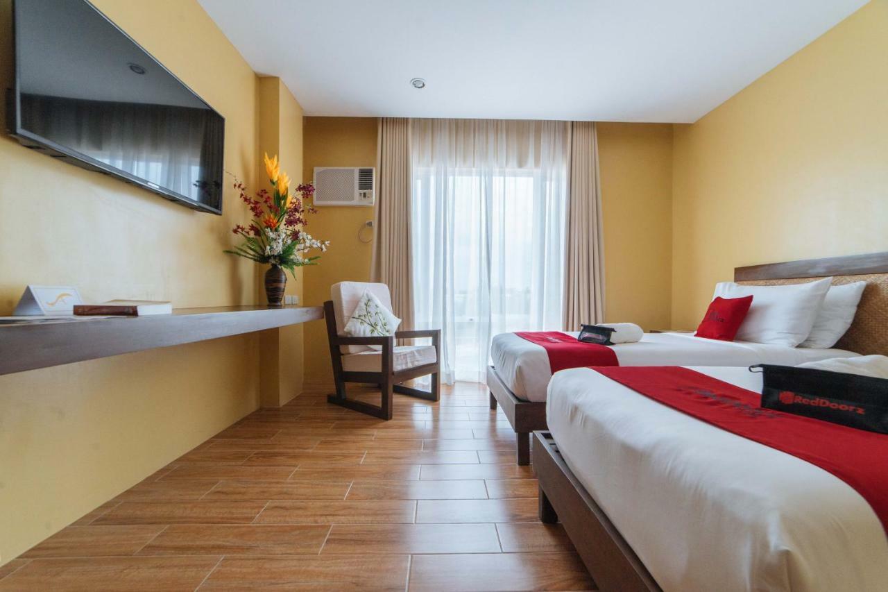 Reddoorz Premium Near Health Centrum Banica Roxas City Exterior photo
